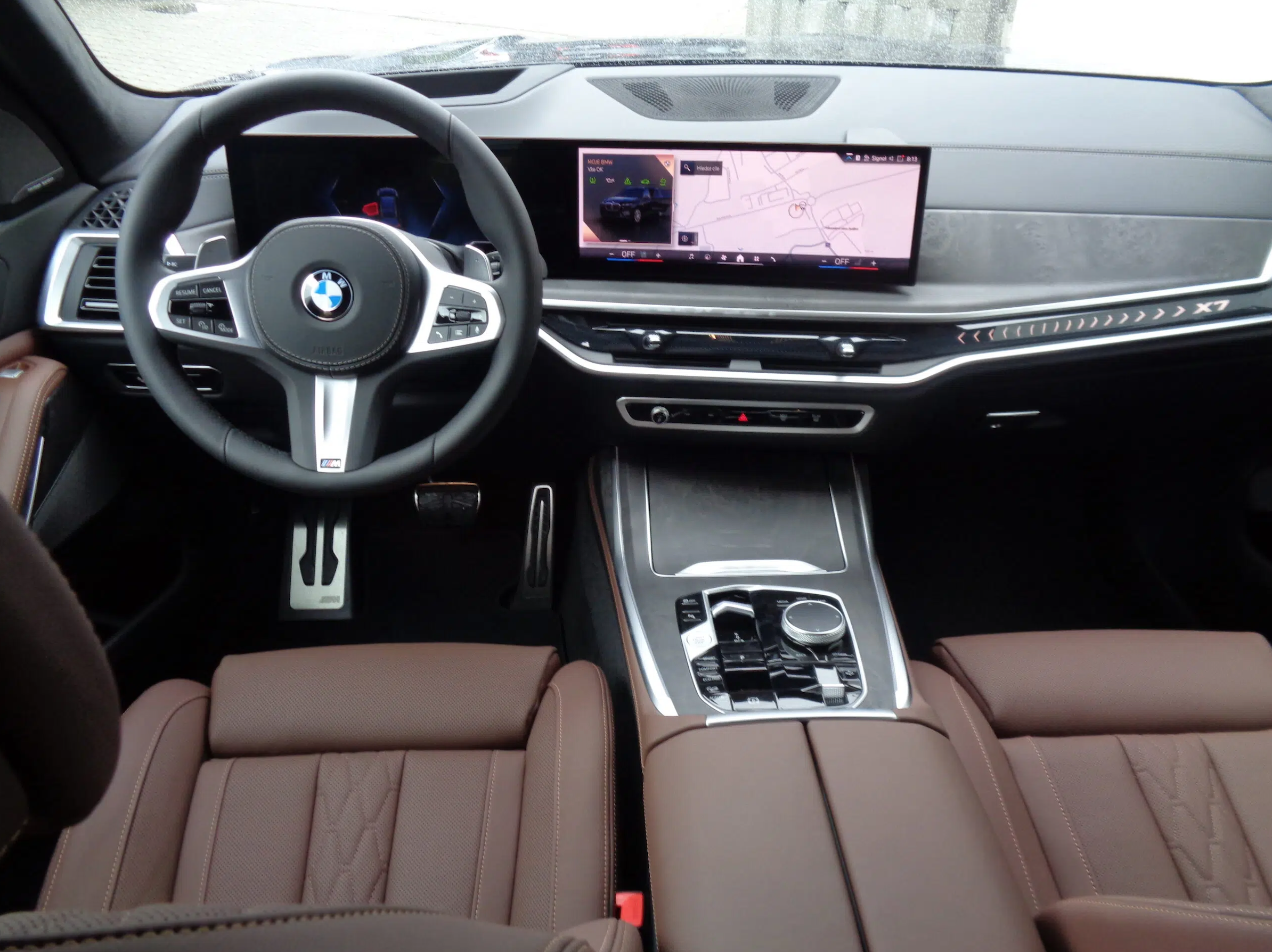 BMW X7 40d xDrive Msport | nový facelift | nové české auto skladem | luxusní naftové SUV | šedá matná Frozen | hnědá kůže | ihned k předání | nákup online | auto eshop | AUTOiBUY.com